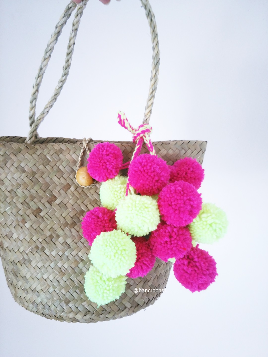 กระเป๋าสานกระจูดห้อยปอมปอม grajood basket weave bags คละสี 7*10*7*12 นิ้ว