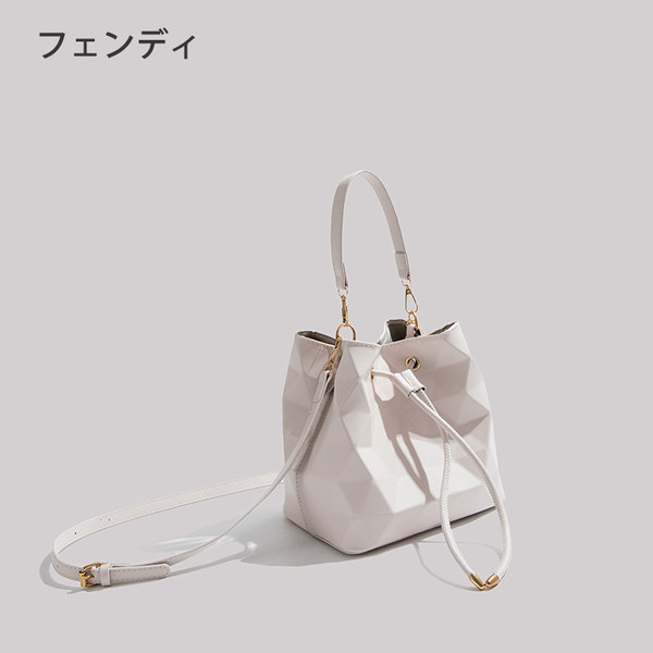 กระเป๋าสะพายข้างผู้หญิง กระเป๋าสะพายสไตล์เกาหลี By Japanese フェンディ authentic bag