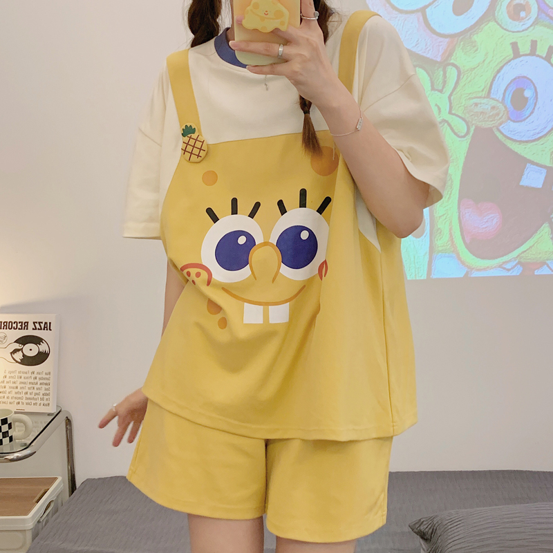 ชุดนอนผู้หญิง
