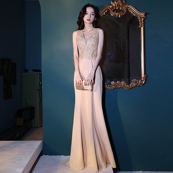 ชุดราตรี ชุดราตรีสวยหรู แบบ ทันสมัย Evening dress