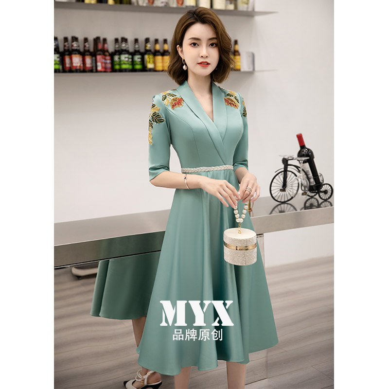 ชุดราตรี ชุดราตรีสวยหรู แบบ ทันสมัย Evening dress