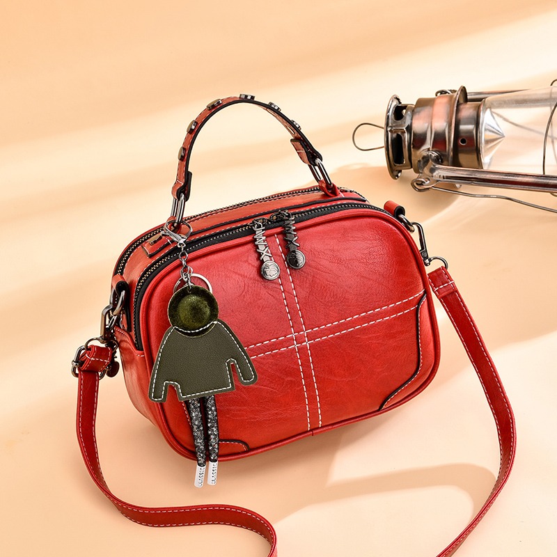 กระเป๋าสะพายข้างผู้หญิง กระเป๋าแฟชั่น By AKAF