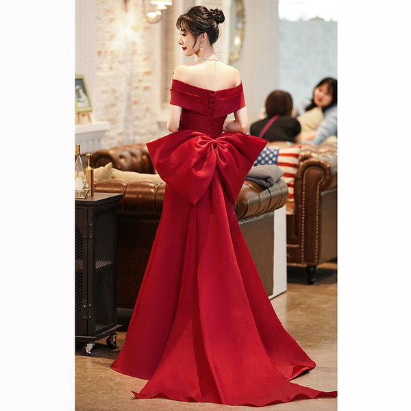 ชุดราตรี ชุดราตรีสวยหรู แบบ ทันสมัย Evening dress