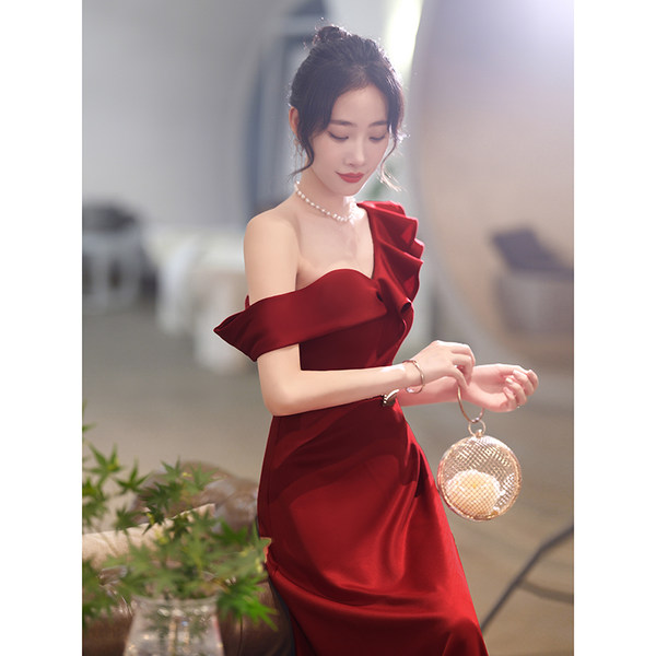ชุดราตรี ชุดราตรีสวยหรู แบบ ทันสมัย Evening dress