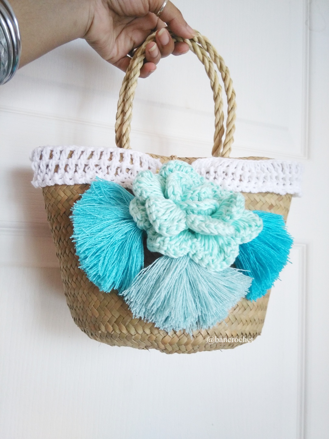 กระเป๋าสานกระจูดประดับดอกไม้ grajood basket weave bags ธรรมชาติ 7*10*7*12 นิ้ว