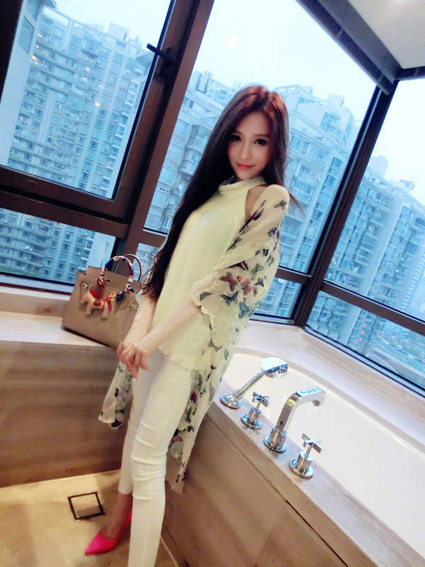 เสื้อคลุมแฟชั่น ผ้าชีฟองลายผีเสื้อ ใส่คลุมเก๋ๆ ใส่สบาย พร้อมส่งจ้า