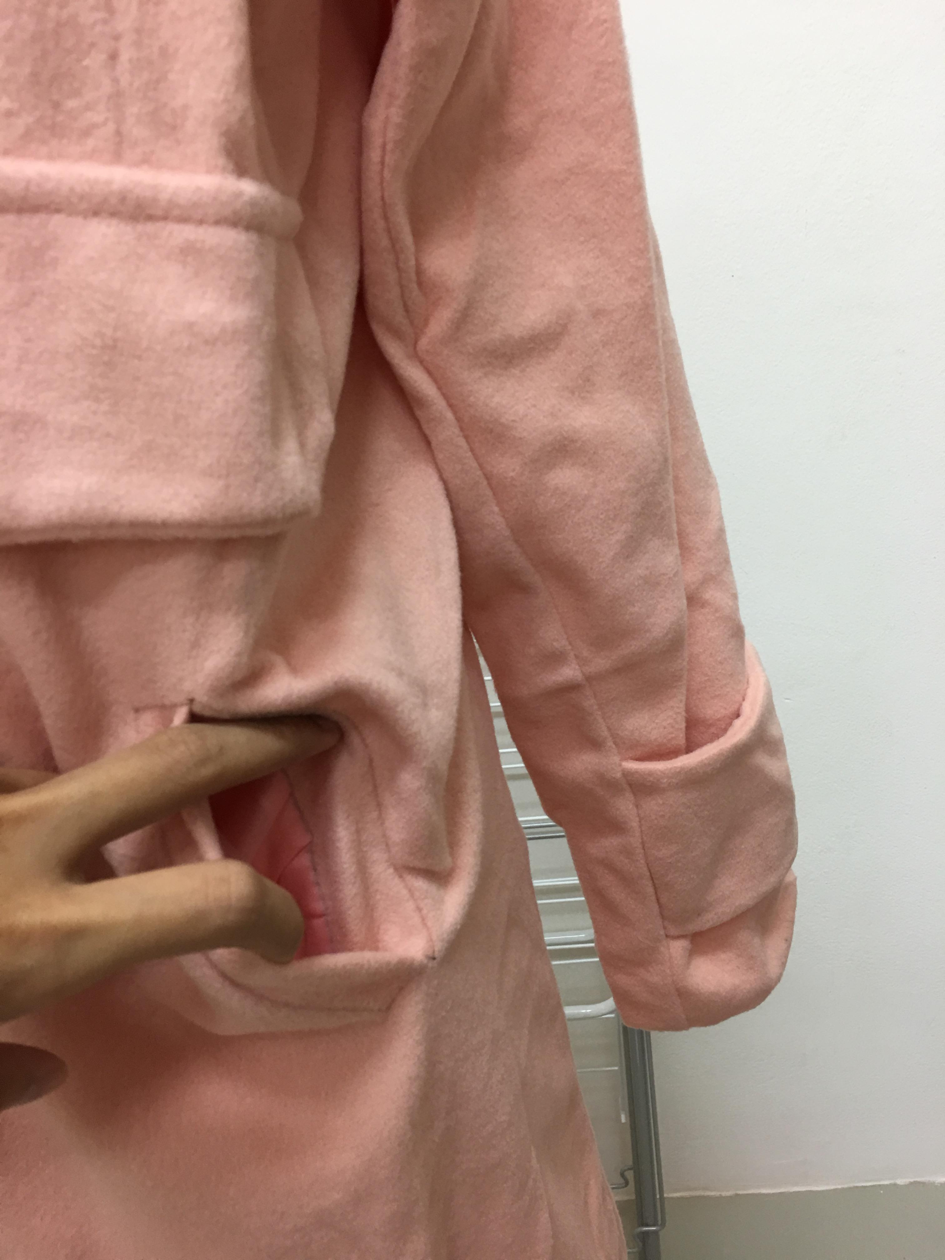 เสื้อโค้ทกันหนาว ทรงสวย สีหวาน ผ้าสำลีผสมสักกะหลาด เนื้อเบา นุ่ม บุซับในกันลม พร้อมส่งจ้า สีชมพูโอรส