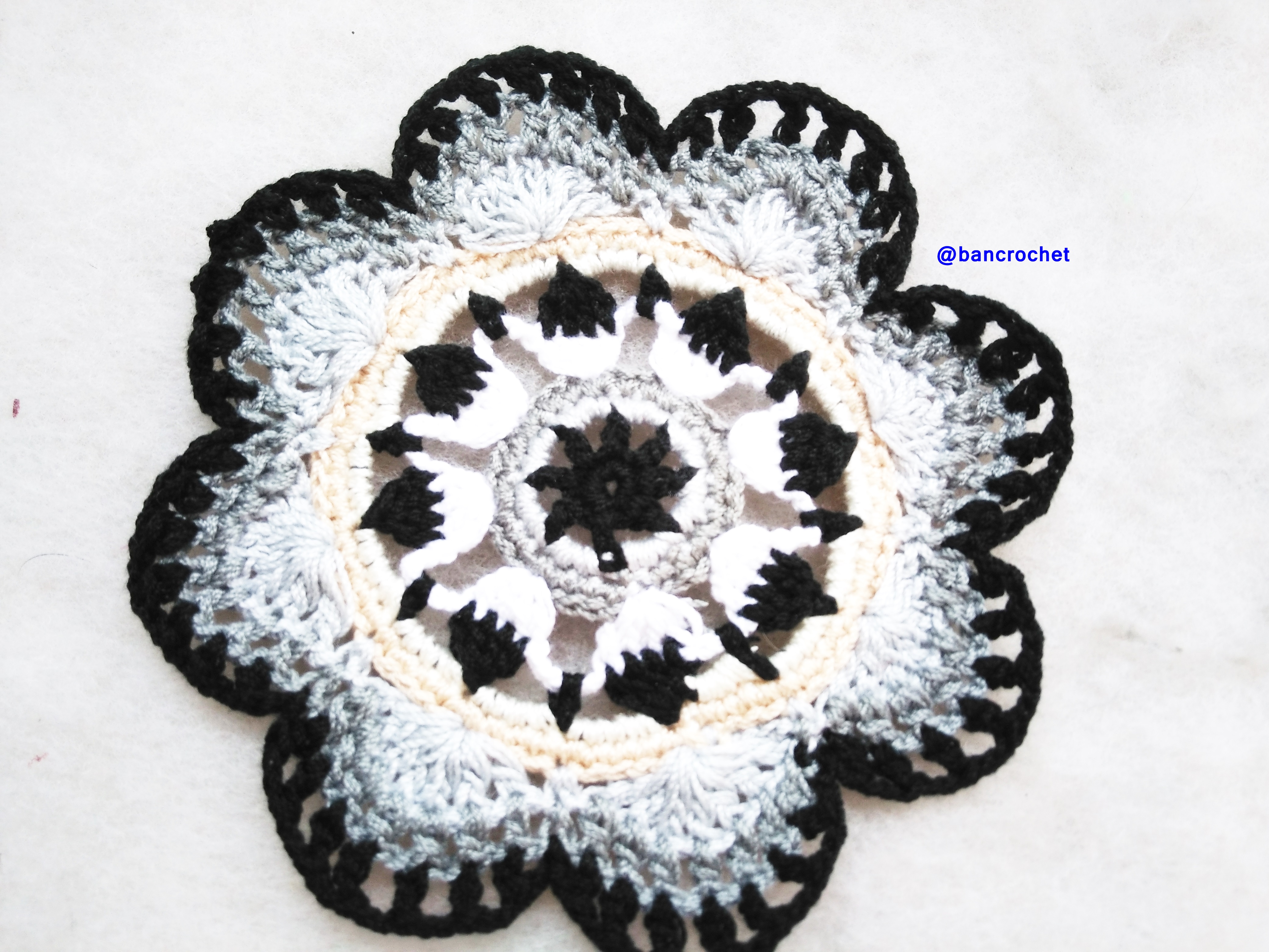 Bancrochet ที่รองแก้วถักโครเชต์ crochet coasters หลากสี 4 นิ้ว
