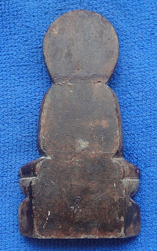 พระหินแกะพระพุทธหลังธรรมจักร