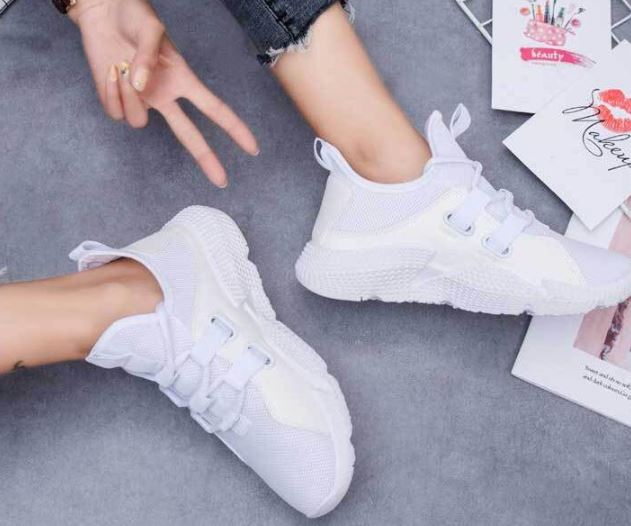 รองเท้าผ้าใบ ผู้หญิง รองเท้าผ้าใบ สีขาว สีดำ ผสมผสาน กับ หนัง ได้อย่างลงตัว รองเท้าผ้าใบใส่เที่ยว วัยรุ่น เก๋ ๆ 631999