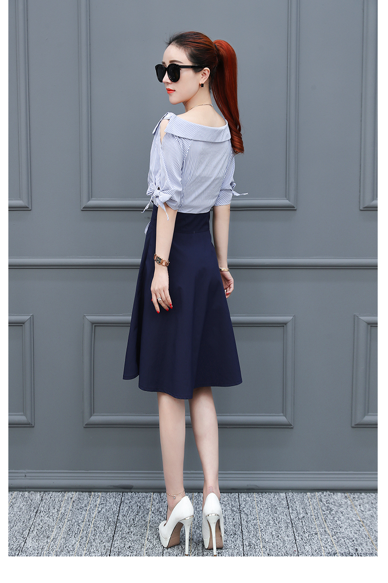 Dress4617 เดรสปาดไหล่ลายริ้วเล็กสีฟ้าขาวตัดต่อกระโปรงผ้าซาร่าสีพื้นกรม แขนสามส่วนผูกโบว์ เอวแต่งเชือกผูก