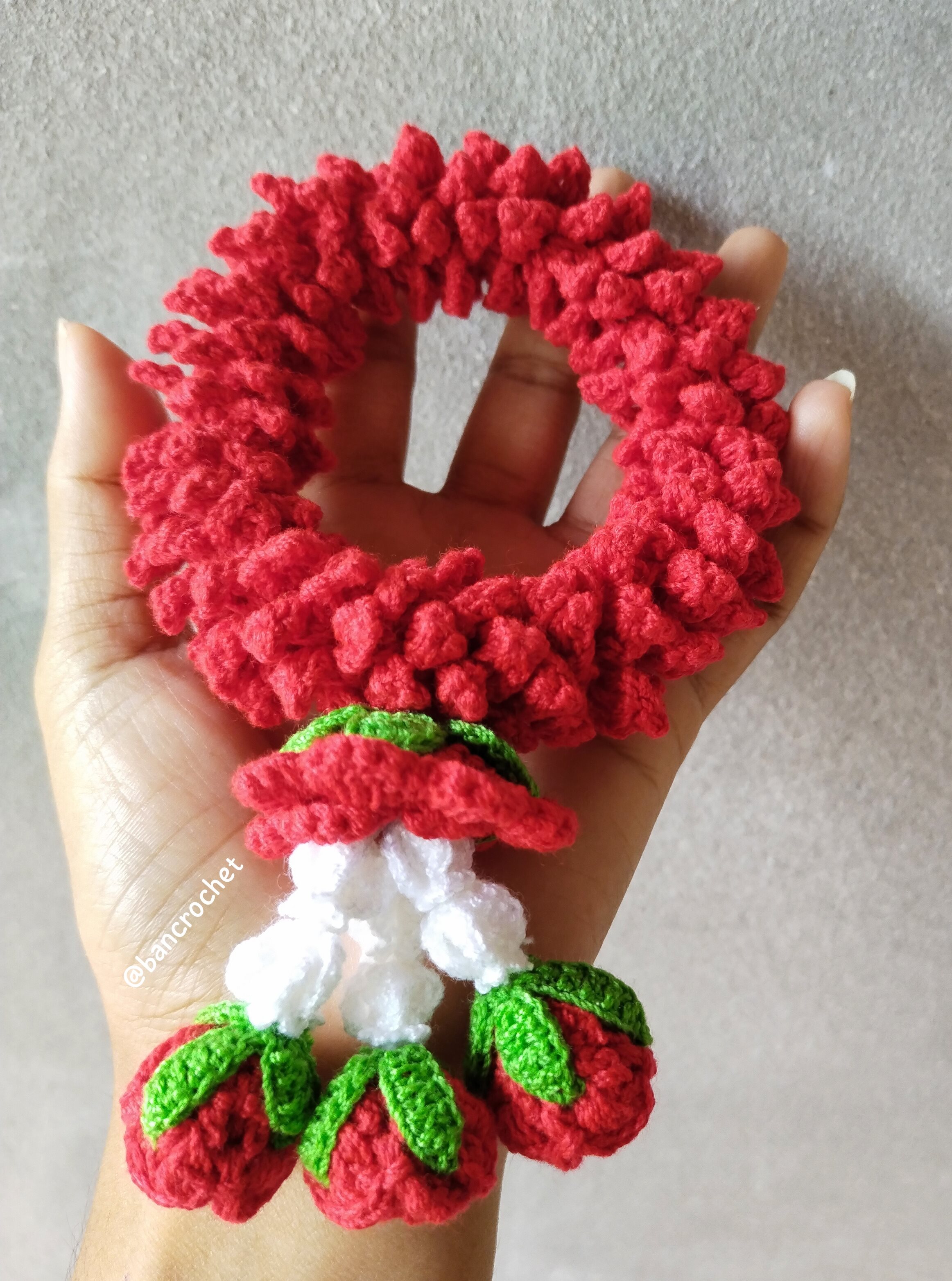 Bancrochet พวงมาลัยกุหลาบสีแดงถัก Crochet Thai Garland แดง 8*15 cm