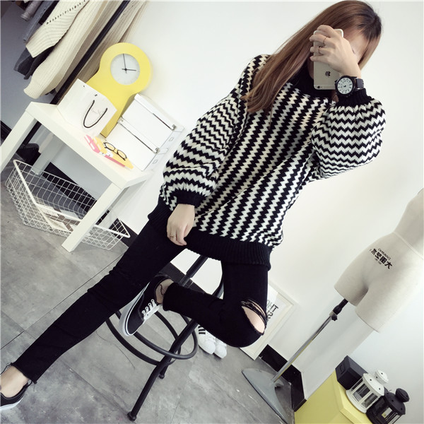 เสื้อไหมพรมคอปีน เนื้อดี ลายขาวดำเก๋ๆ ทรงสวย ไม่เหมือนใคร พร้อมส่งจ้า