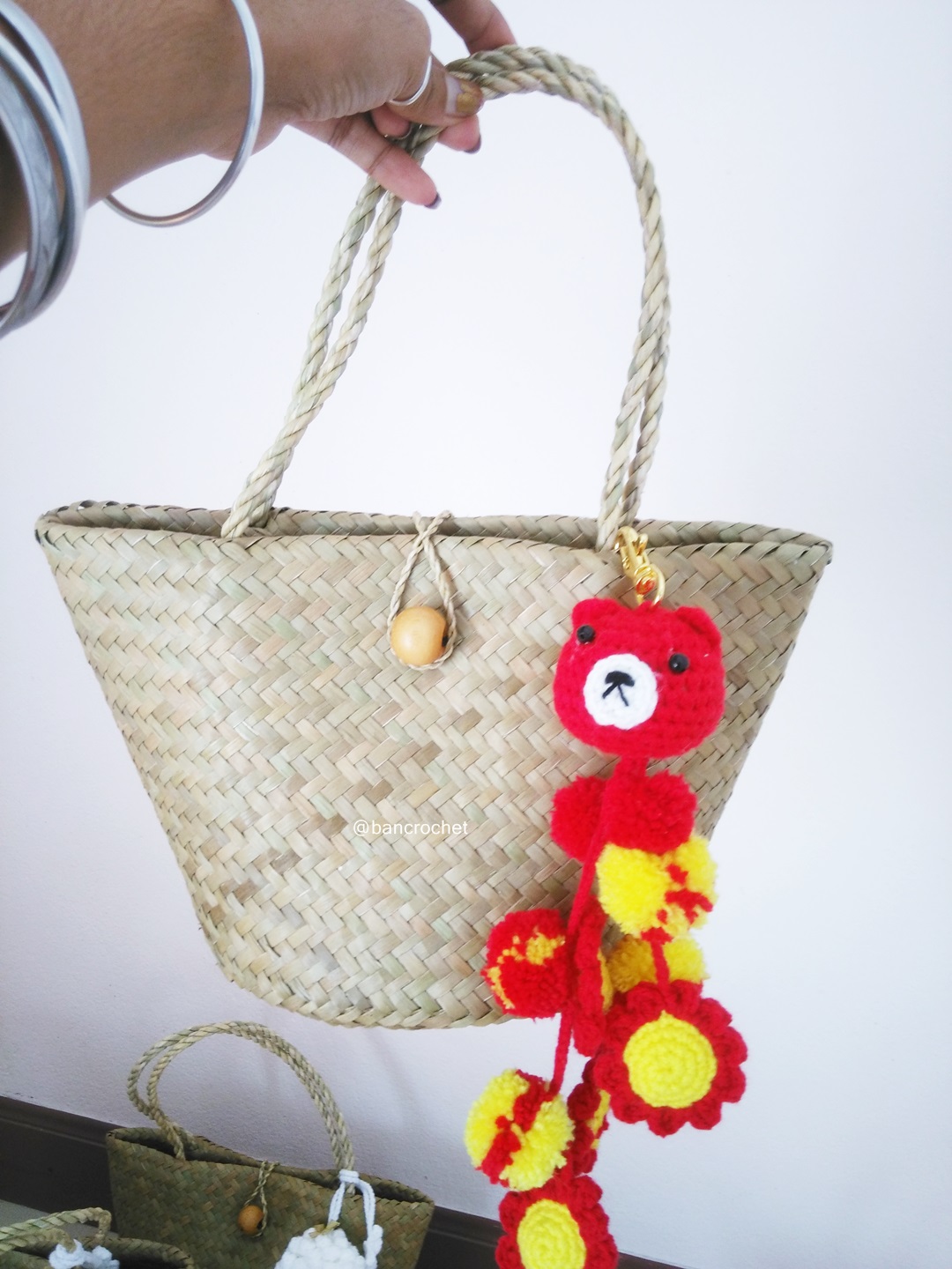 Bancrochet กระเป๋าสานกระจูดห้อยพวงกุญแจ grajood basket weave bags คละสี 7*10*7*12 นิ้ว