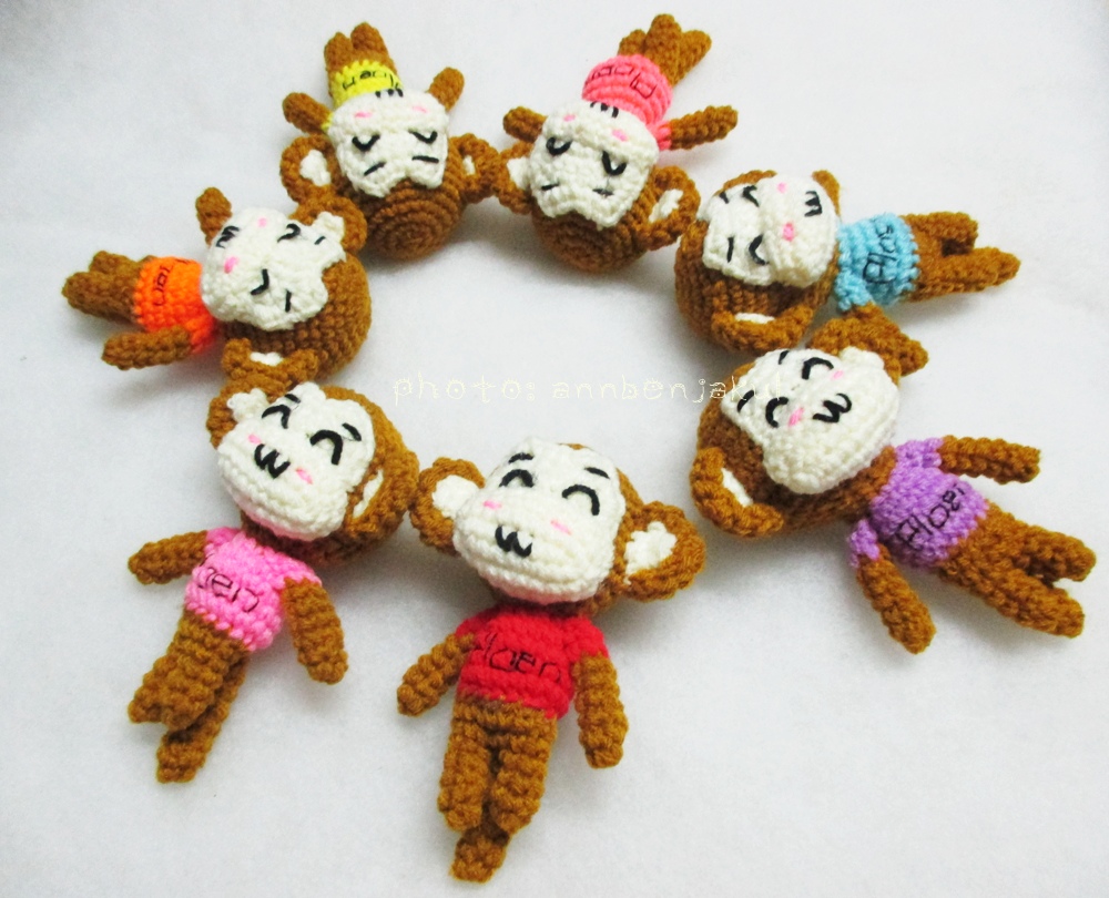 พวงกุญแจลิงเสื้อหลากสี