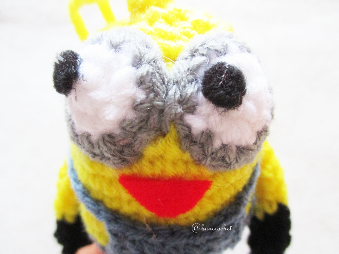 พวงกุญแจมินเนี่ยนถักไหมพรม ขนาด 4 นิ้ว minions crochet keychain 4 inch