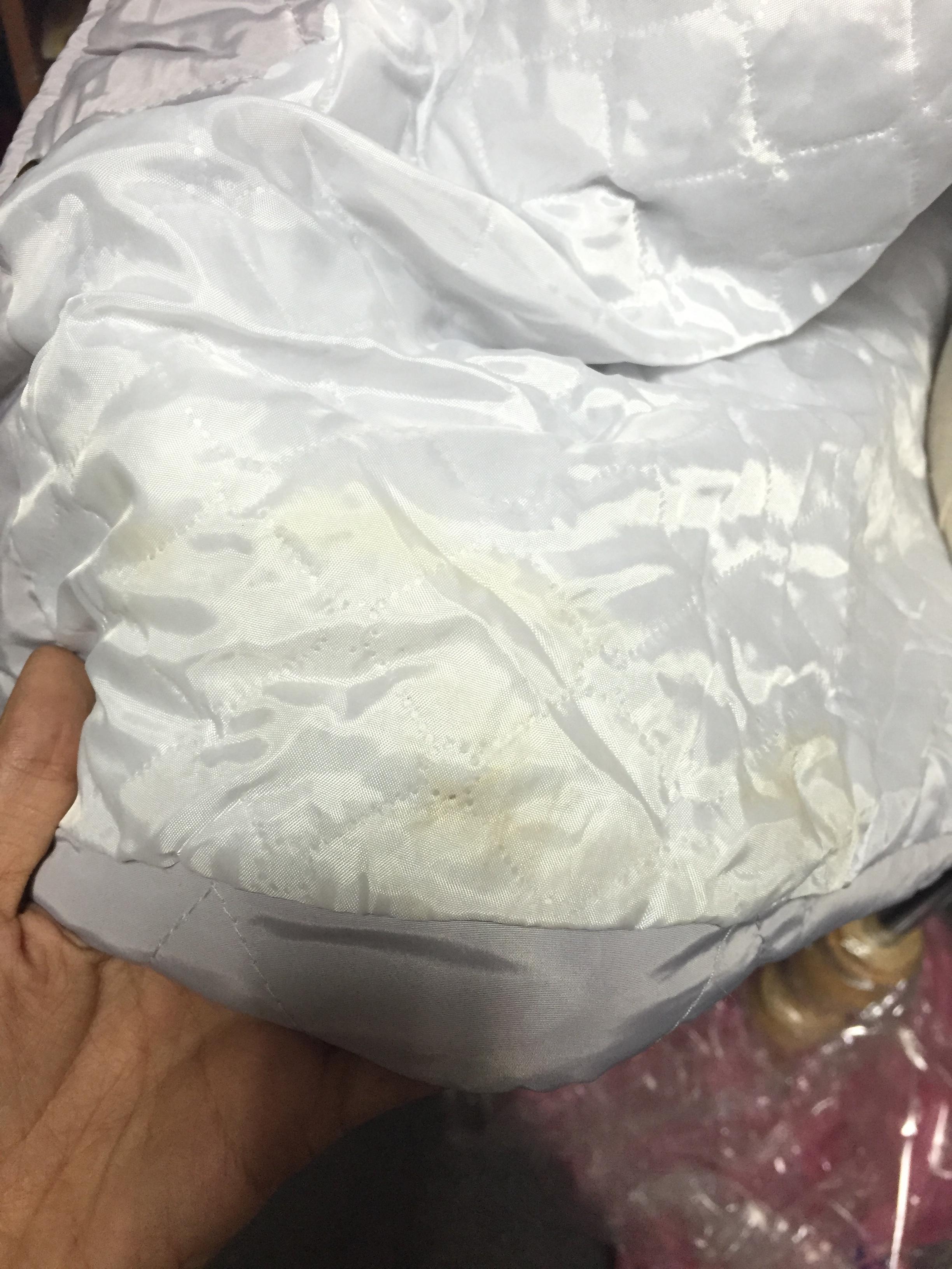 มีตำหนิ** ด้ายเย็บลายหลุดเป็นบางจุด ไม่มีผลต่อการใส่ เสื้อโค้ทกันหนาว ตัวยาว สีเทา ปักลายตาราง ผ้าร่มเนื้อดีกันลม กระดุมหน้า เกาหลีมากๆ สีเทา