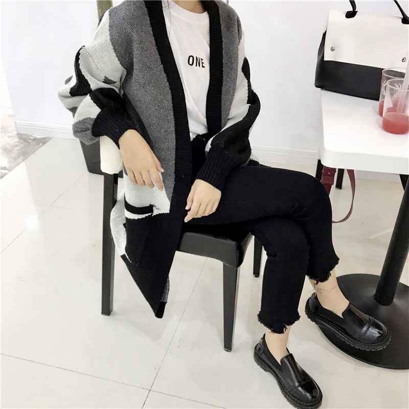 เสื้อคลุมกันหนาว ยาว 34 นิ้ว ไหมพรม ทอลายขาวดำ เก๋ๆ