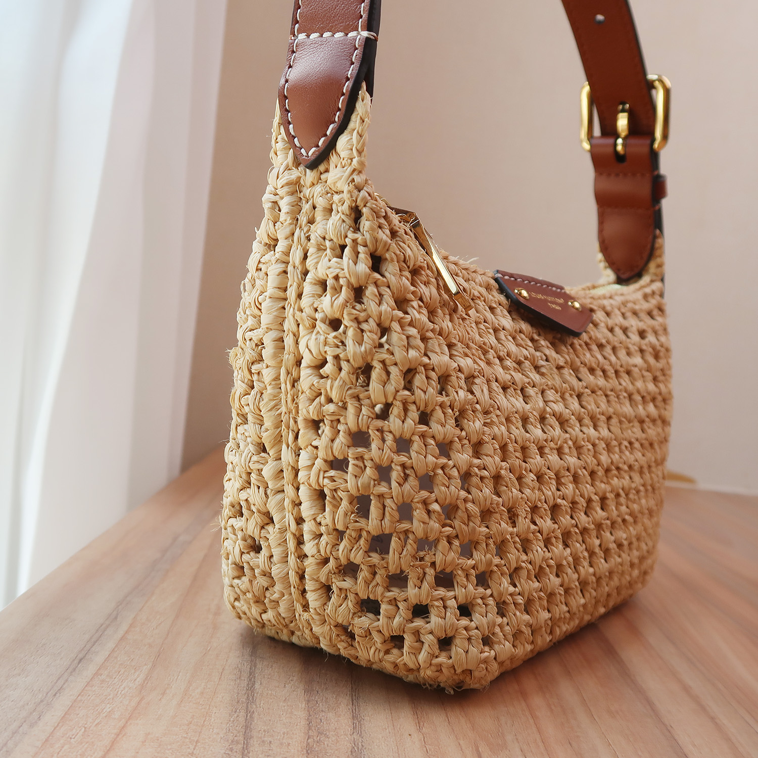 LV Natural Tan Raffia Hills Pochette (พารากอน 8 วัน)
