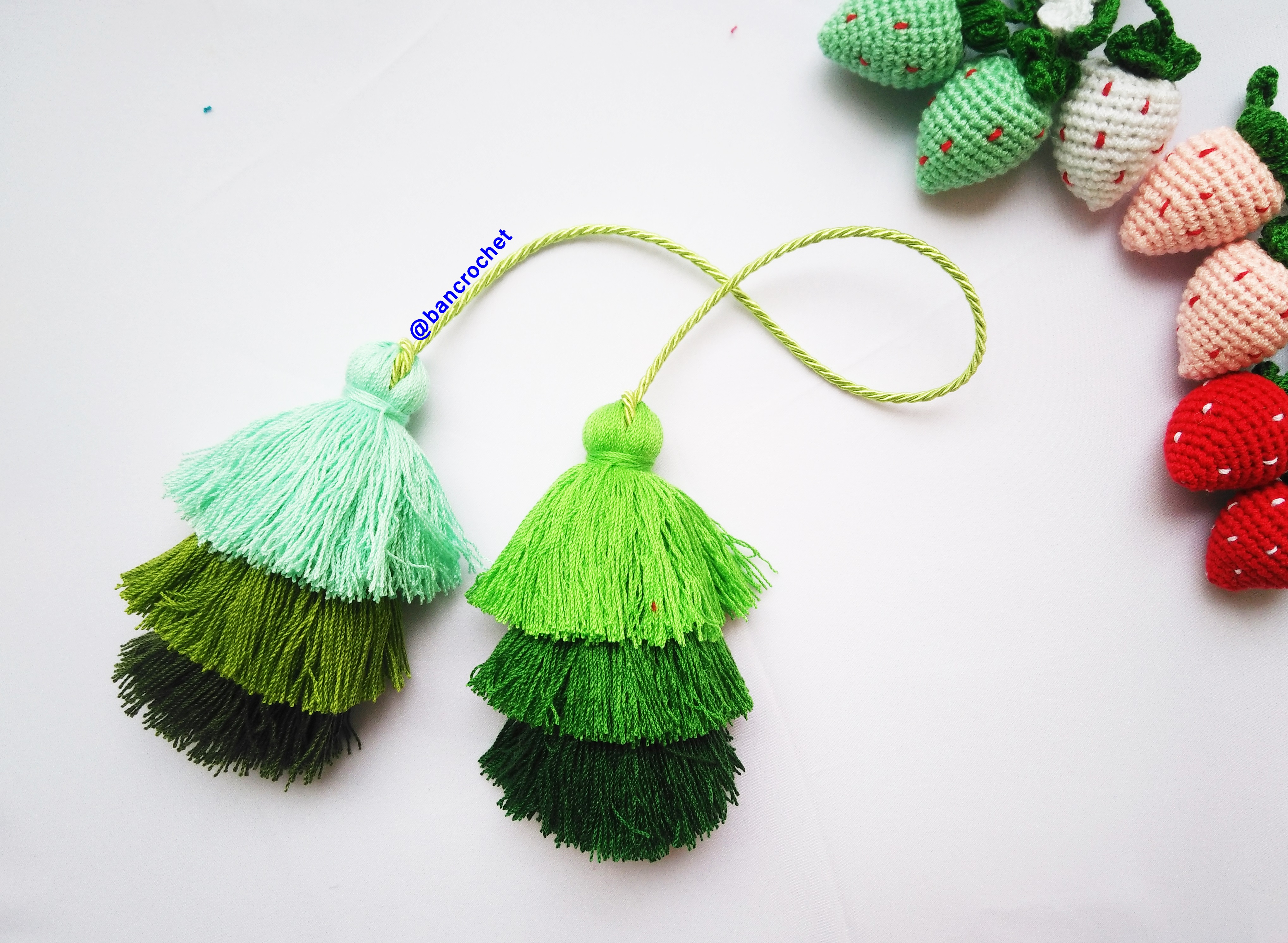 Bancrochet พู่ห้อยกระเป๋า/ที่ห้อยกระเป๋าแฮนด์เมด Tassels keychain hanging for bags หลากสี 4 นิ้ว