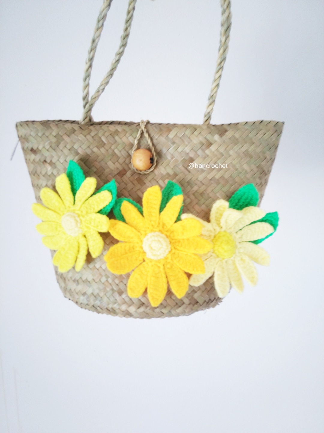 Bancrochet กระเป๋าสานกระจูดประดับดอกไม้ grajood basket weave bags คละสี 7*10*7*12 นิ้ว