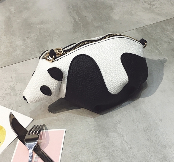 กระเป๋าสะพายหนัง หมีแพนด้า ทรงไม่เหมือนใคร พร้อมส่ง black