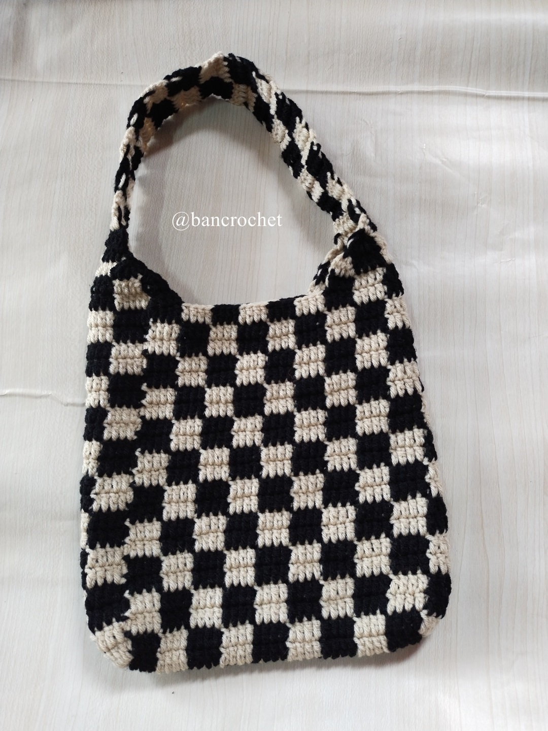 Bancrochet กระเป๋าถักลายตาราง Crochet Bag หลากสี 20*20 cm