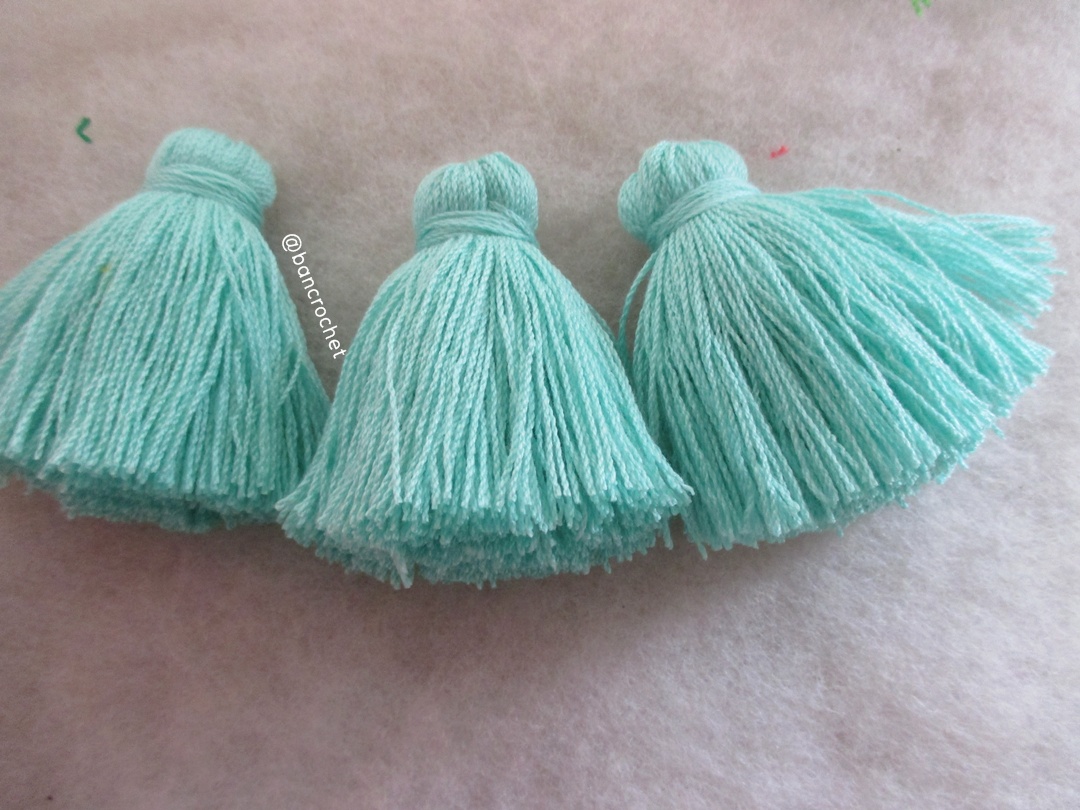 พู่แบบหนาฟู ขนาด 2 นิ้ว 4 ply tassel crochet acrylic yarn 4 ply เขียว 2 นิ้ว