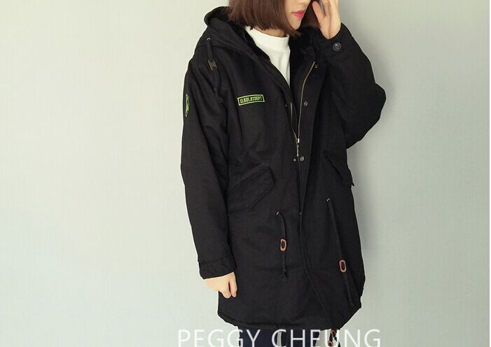 เสื้อคลุมกันหนาวฮู้ดดี้ ทรงโคล่ง สีดำ เท่ๆ ผ้าไม่หนามาก กันหนาวกันลม ซับในขนแมวนุ่มๆ พร้อมส่งจ้า ดำ