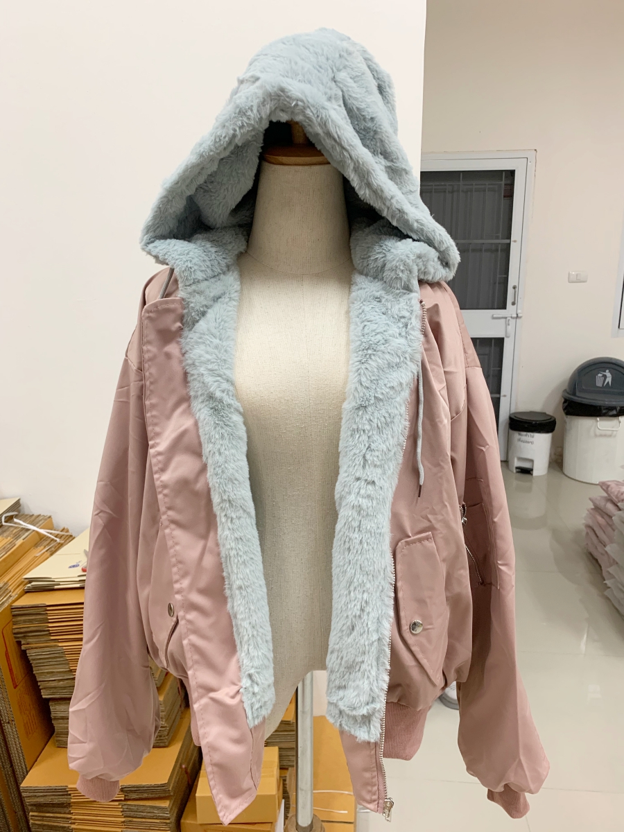 งานจริงน่ารักมาก!! เสื้อกันหนาวบุขนช่วงตัวและฮู้ดนุ่มสุดๆ ทรงโคล่ง Over Size ช่วงแขนบุซับในกันลม งานดีพร้อมส่งจ้า สีชมพูนู๊ด