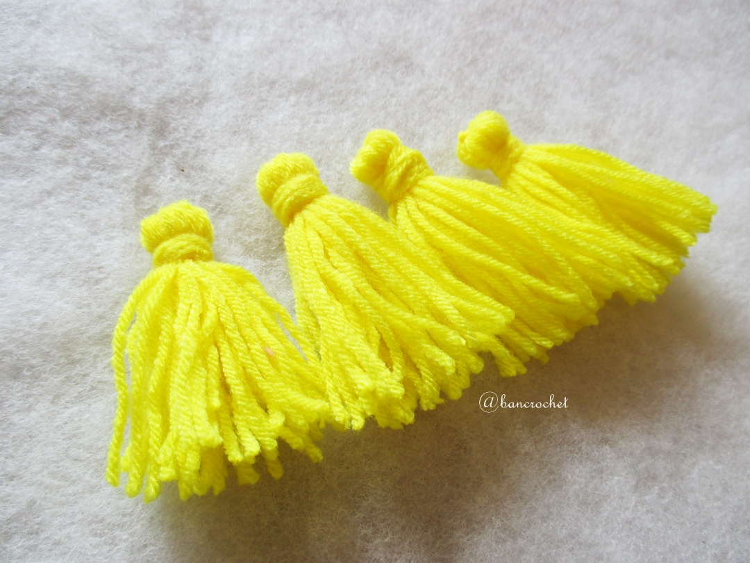 พู่สีเหลืองโครเชต์ ไหมพรม 4 ply yellow tassel crochet acrylic yarn 4 ply