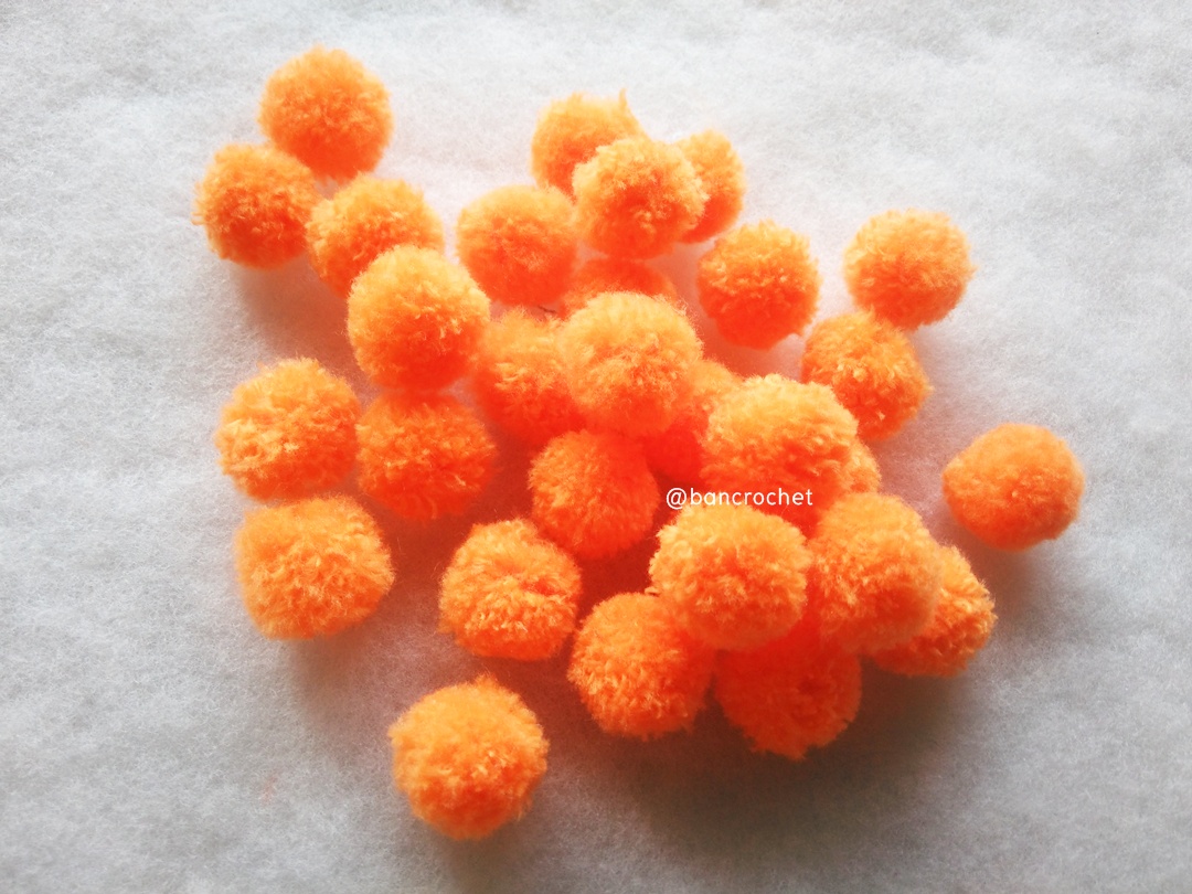 ปอมปอมไหมพรม ขนาด 2.5-3 ซม pom poms crochet ส้ม 2.5-3 ซม.