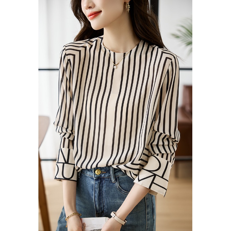 เสื้อเชิ้ตผู้หญิงแขนยาว เสื้อเชิ้ตผู้หญิงใส่ทํางาน 390 บาทต่อชิ้น ฟรีค่าจัดส่ง