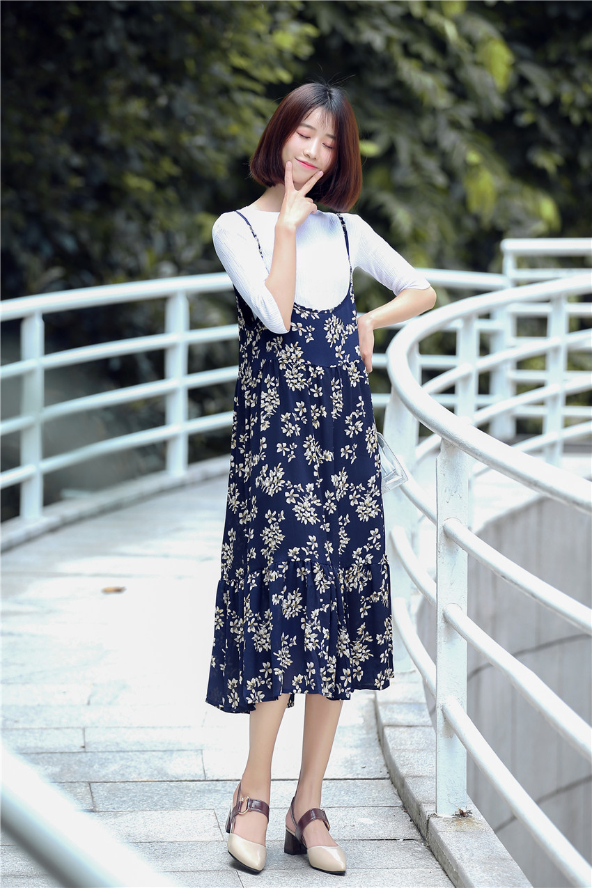 Dress4554 ชุดเดรสยาวสายเดี่ยวลายดอกไม้สีกรมท่า มีเสื้อตัวในผ้านิ่มยืดเยอะ ผ้าชีฟองเนื้อทรายเนื้อหนาสวยมีน้ำหนักทิ้งตัว งานสวยผ้าใส่สบาย งานดีทรงดีลายสวย สายบ่าปรับระดับได้
