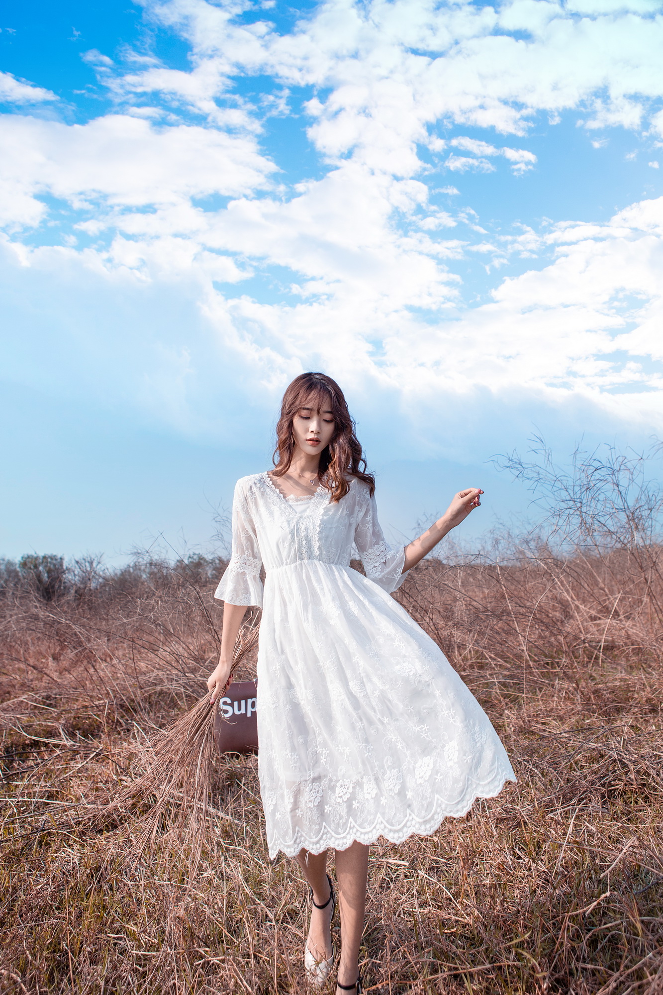 Dress4720 เดรสยาวชีฟองสีขาวปักลูกไม้ลายดอกทั้งตัว คอวีแต่งเชือกผูกไขว้ แขนยาวสี่ส่วนระบายแต่งลูกไม้ ซิปข้าง เอวสม็อคยางยืด ผ้าชีฟองเกรดพรีเมียมเนื้อดีนุ่มน่าใส่ มีซับในอย่างดี งานสวยหรูดีเทลดีงามดูสวยแพง ใส่เที่ยว/ใส่ออกงานได้