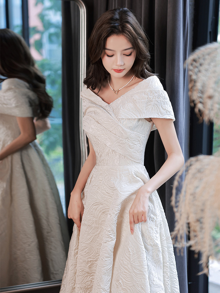 ชุดราตรี ชุดราตรีสวยหรู แบบ ทันสมัย Evening dress