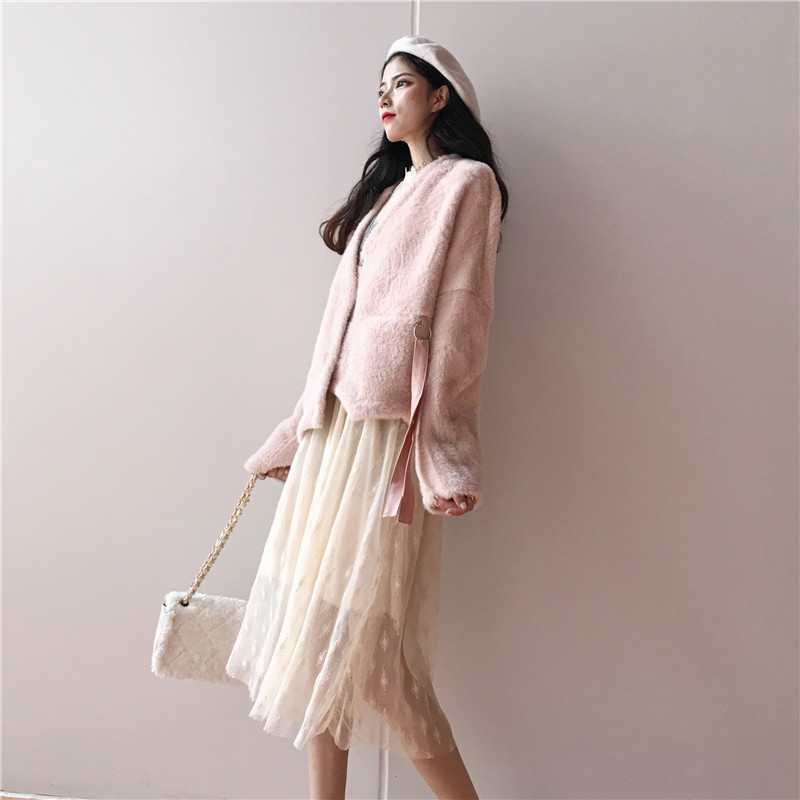 เสื้อกันหนาว แขนยาว ขนแมวนุ่มสุดๆ ใส่แล้วเป็นคุณหนูขึ้นมาทันที งานดีพร้อมส่งจ้า สีชมพูนู๊ด