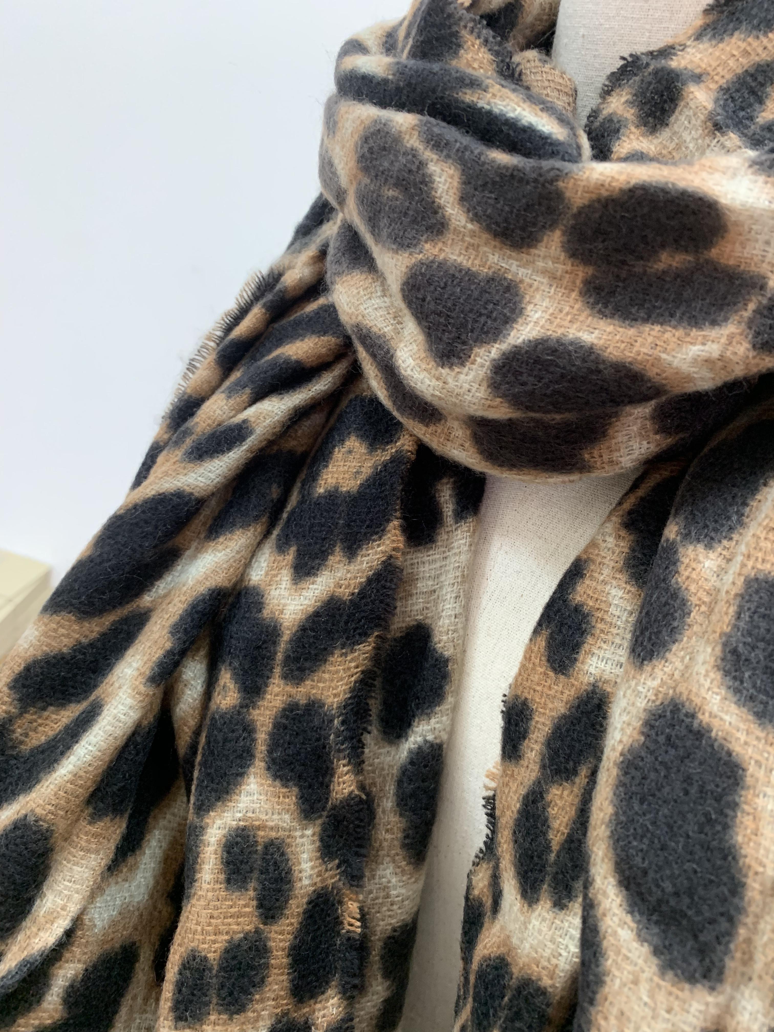 ผ้าพันคอไหมพรม ผ้าคลุมไหล่ ผืนใหญ่ ผ้านุ่มมากก พร้อมส่งจ้า same pic