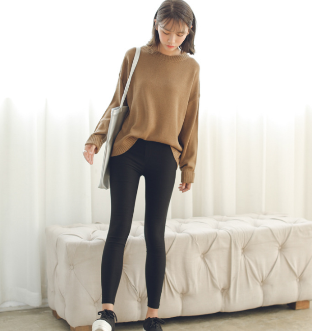 Sweater เสื้อสเวทเตอร์แขนยาว สีน้ำตาล ทรงสวย จะใส่เดี่ยวไหรือใส่โค้ทคลุมก็เริ่ด