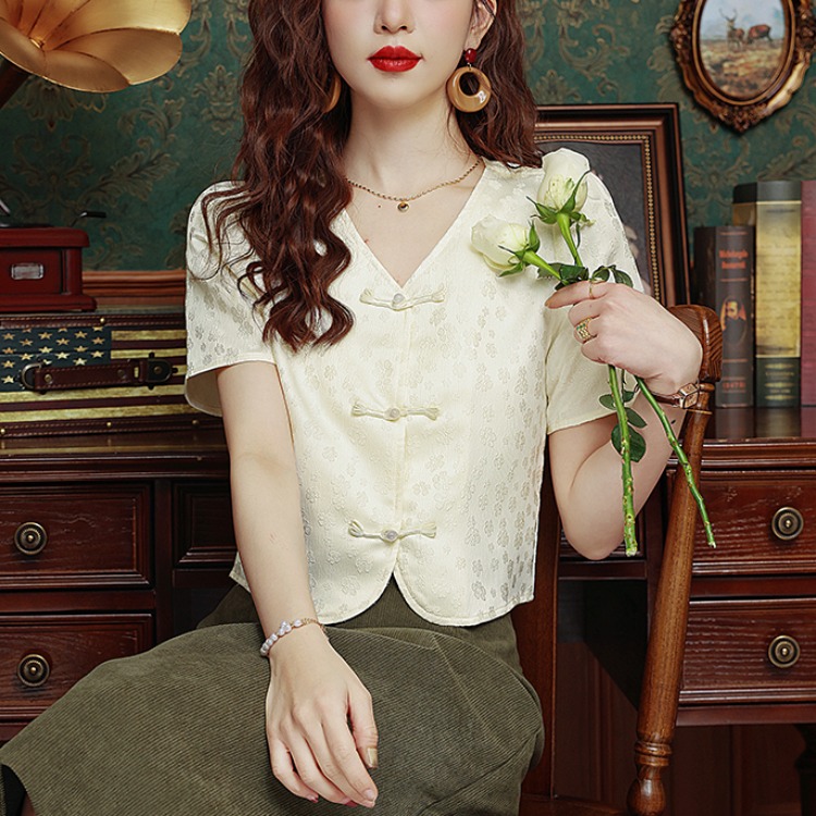 เสื้อเชิ้ตผู้หญิงใส่ทํางาน 390 บาทต่อชิ้น ฟรีค่าจัดส่ง