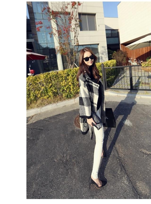 เสื้อกันหนาว ผ้าทอลายตาราง ตัวโคล่ง ทรงสวย สีครีมดำ งานดีสวยเหมือนแบบ พร้อมส่งเลยจ้า ครีมดำ