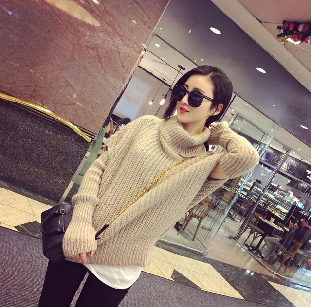 เสื้อไหมพรม คอเต่าพับได้ตามต้องการ ยืดได้เยอะ ทรงเก๋ๆ ส่วนแขนถอดออกได้ ใส่ได้หลายแบบ เก๋มากๆ พร้อมส่งเลยจ้า