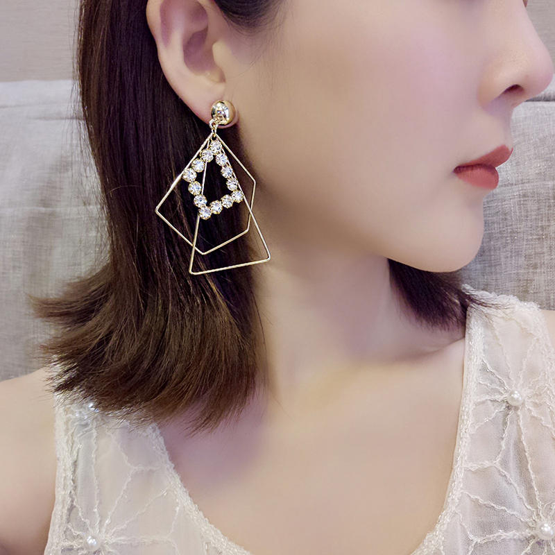 ต่างหู ตุ้มหูแฟชั่น