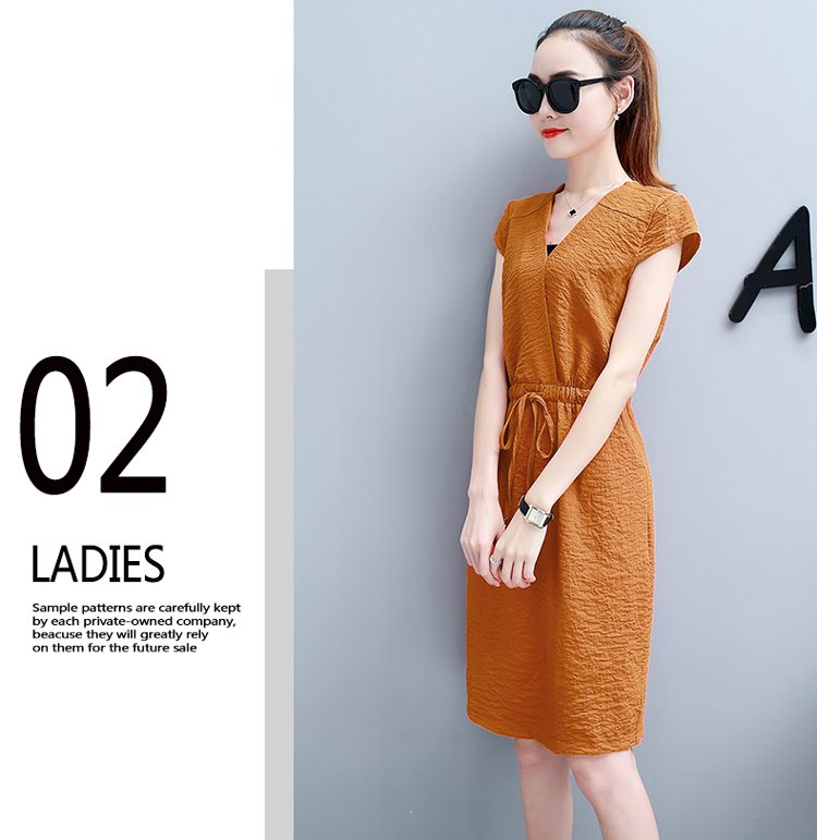 Dress4153 ชุดเดรสทรงสวย คอวีป้าย เอวสม็อคยางยืดมีเชือกผูกรูด ชายกระโปรงผ่าหลังเล็กน้อยเพื่อความคล่องตัว งานดีผ้าดีสไตล์เรียบหรูใส่ทำงานได้