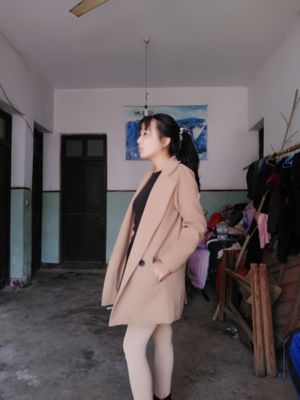 เสื้อโค้ทกันหนาว ทรงเรียบง่าย ผ้าวูลผสมเนื้อดี บุซับในกันลม จะใส่คลุม หรือใส่เป็นโค้ทก็สวยเก๋ พร้อมส่งจ้า ไม่รวมเข็มกลัดน้า น้ำตาล