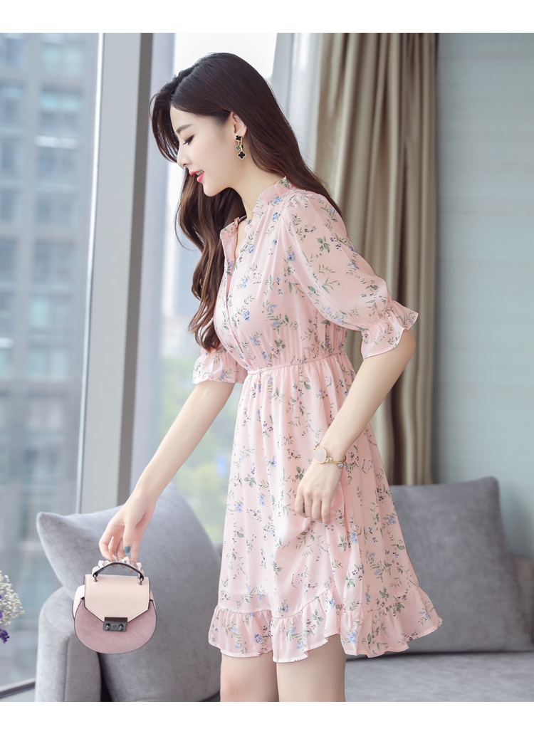 Dress4620 เดรสชีฟองลายดอกไม้สีชมพู กระดุมผ่าหน้าช่วงอก ทรงคอวีปกระบายเล็กๆ เอวยางยืด แขนสามส่วนระบาย