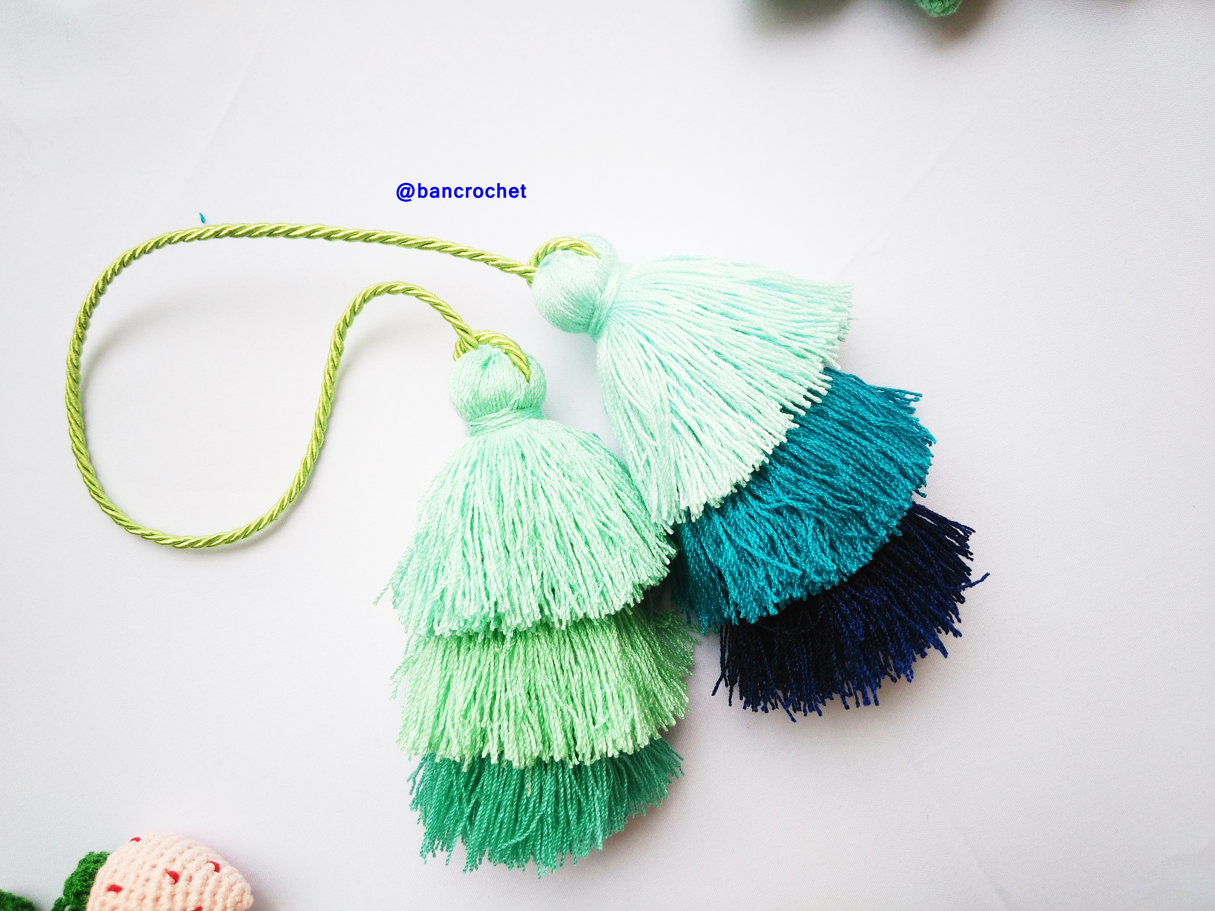 Bancrochet พู่ห้อยกระเป๋า/ที่ห้อยกระเป๋าแฮนด์เมด Tassels keychain hanging for bags หลากสี 4 นิ้ว