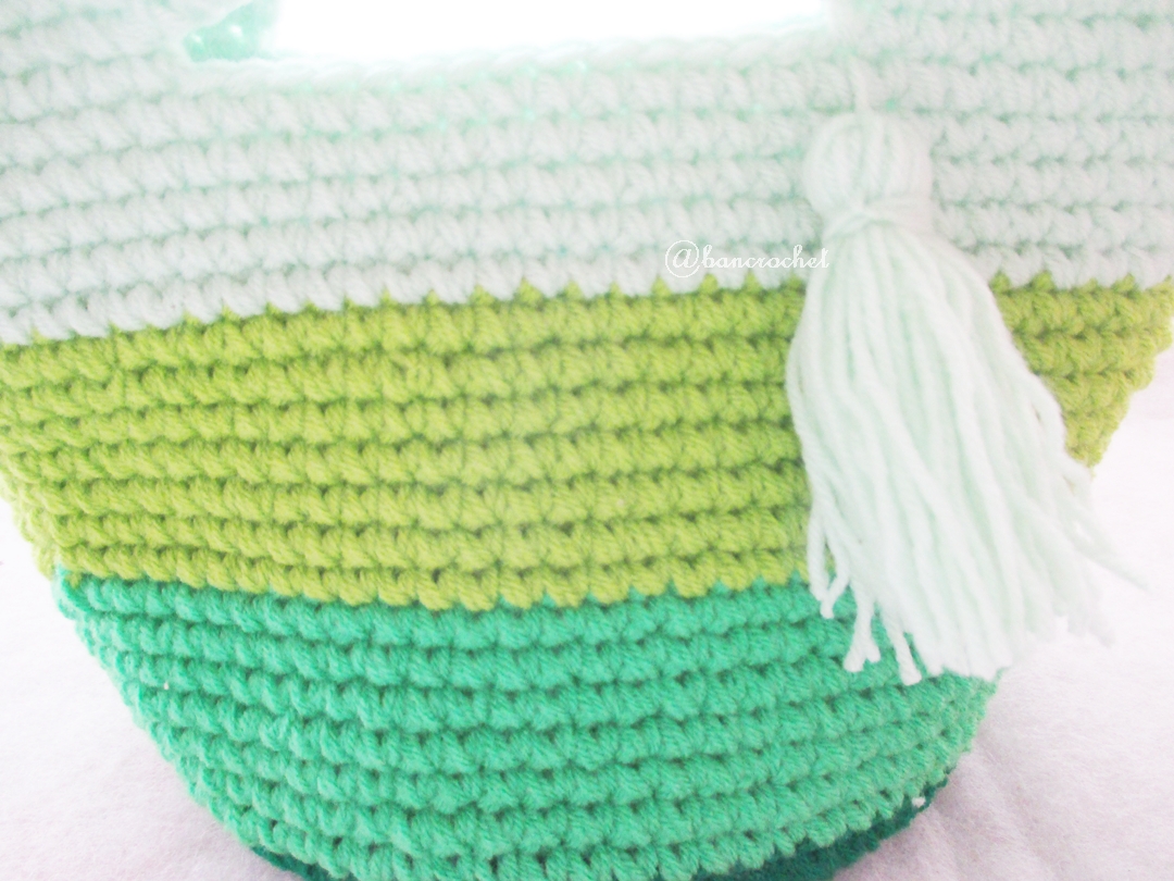 กระเป๋าถักไหมพรมสีเขียวสลับสี handbag crochet handmade