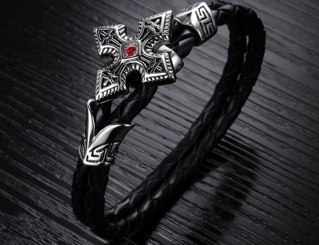 สร้อยข้อมือผู้ชาย กำไลข้อมือผู้ชาย หนังแท้ ถักสีดำ ออกแบบ จี้เป็นรูป ดาวกระจาย ติดคริสตัล สีแดงตรงกลาง สวยเท่ งาน Hand made 399466