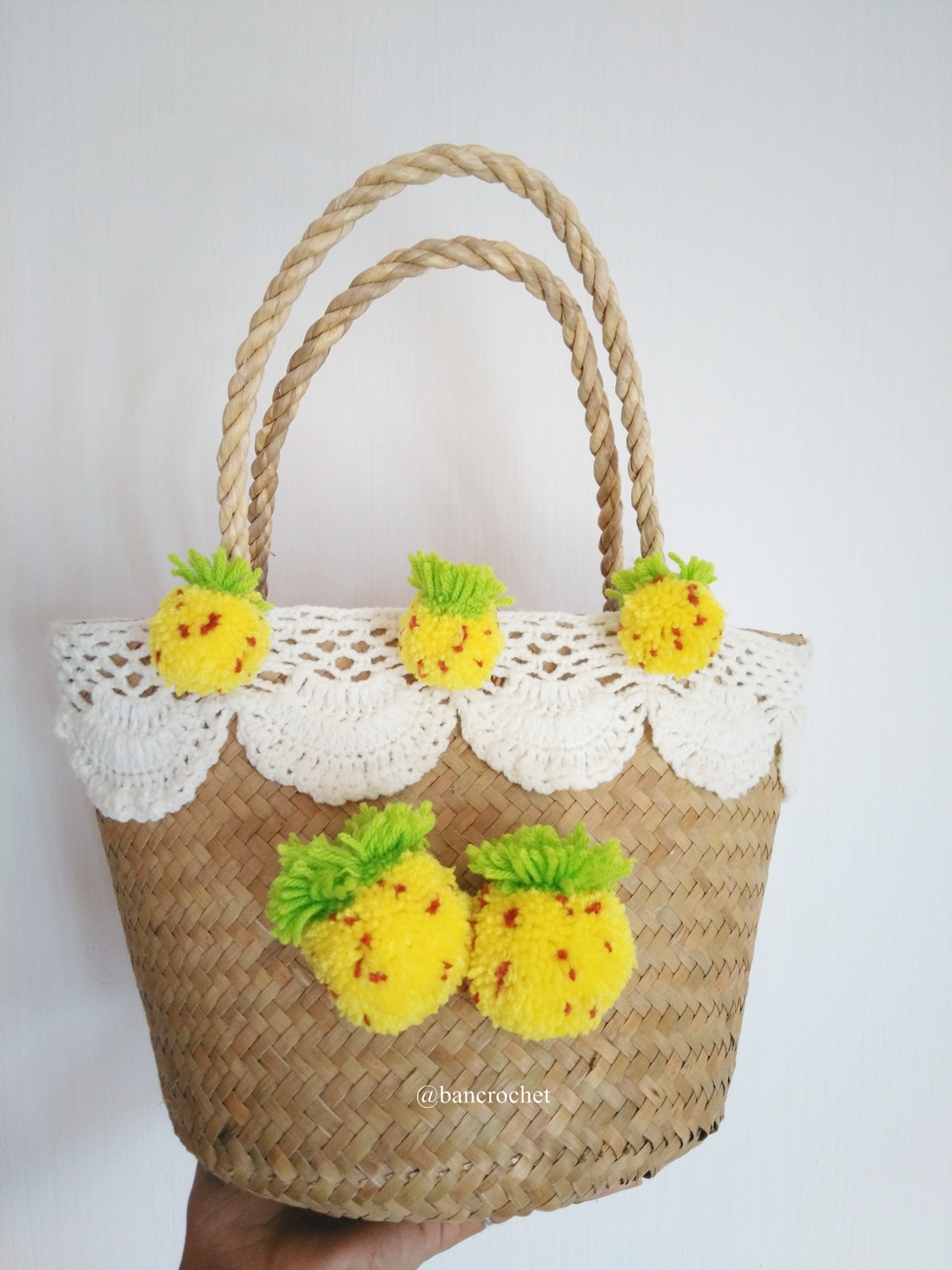 กระเป๋าสานกระจูดประดับสับปะรด grajood basket weave bags เหลือง 6นิ้ว